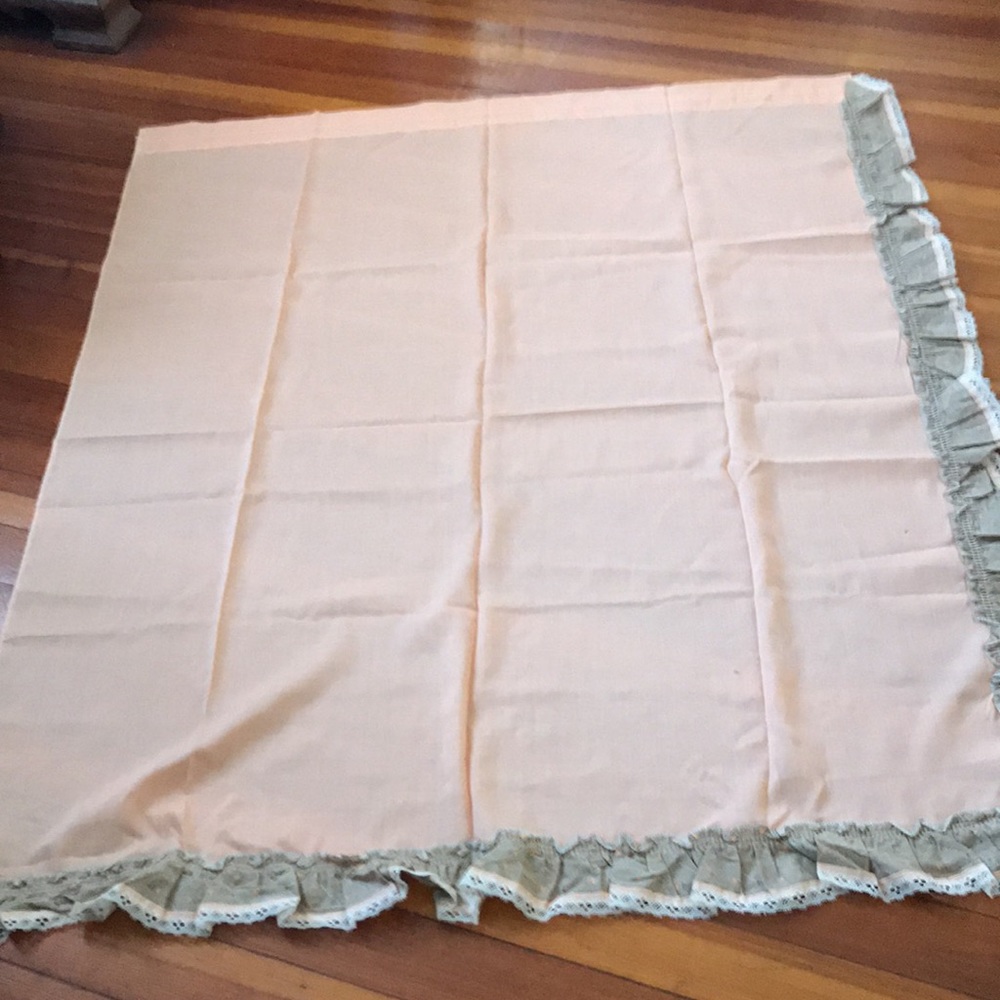 Curtain - Picture 3 of 4
